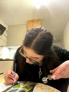 little belucci online show from December 5, 5:36 pm