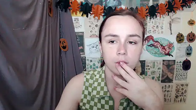 Snapshot of VeryVeryVeryShy_ chatting on October 10, 6:18 am VeryVeryVeryShy online show from October 10, 6:18 am