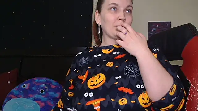 Snapshot of ToxicLilly chatting on October 16, 8:50 am ToxicLilly online show from October 16, 8:50 am