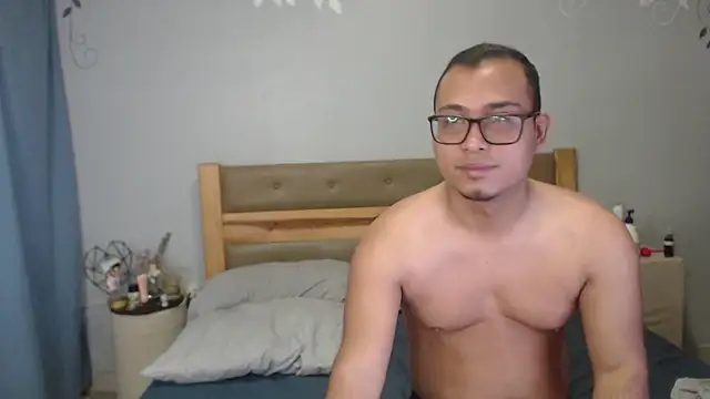 Snapshot of couplesex_ve chatting on October 17, 1:25 pm couplesex ve online show from October 17, 1:25 pm