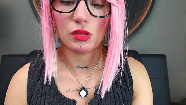 Snapshot of miss_sharlotte18 chatting on October 15, 6:10 pm miss sharlotte18 online show from October 15, 6:10 pm