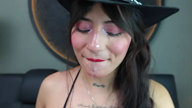 Snapshot of miss_sharlotte18 chatting on October 7, 6:23 pm miss sharlotte18 online show from October 7, 6:23 pm