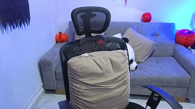 annylouis online show from October 23, 7:31 pm