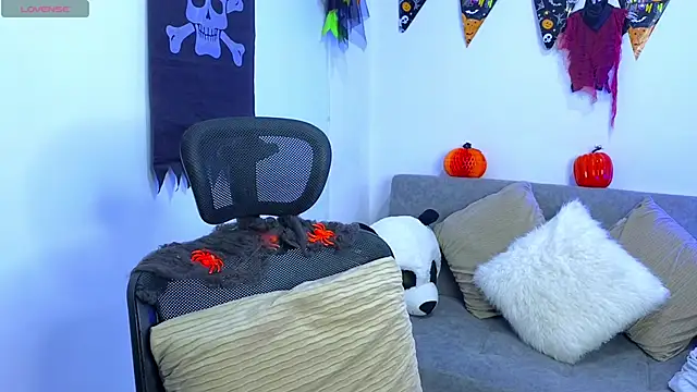 annylouis online show from October 28, 7:19 pm