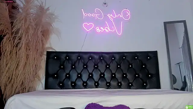 Snapshot of Bianka_olivetto021 chatting on October 2, 3:44 am Bianka olivetto021 online show from October 2, 3:44 am