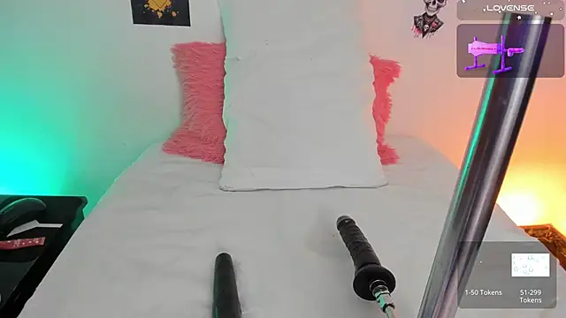 Snapshot of nicolette_rock chatting on October 4, 12:33 pm nicolette rock online show from October 4, 12:33 pm