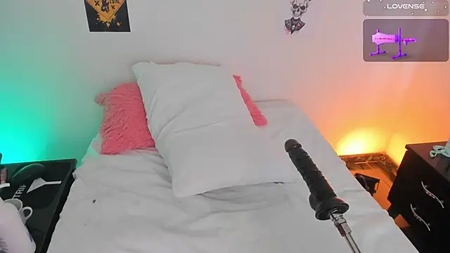 Snapshot of nicolette_rock chatting on October 5, 12:43 pm nicolette rock online show from October 5, 12:43 pm