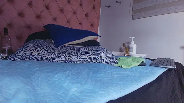  linda milk  online show from September 20, 3:16 am