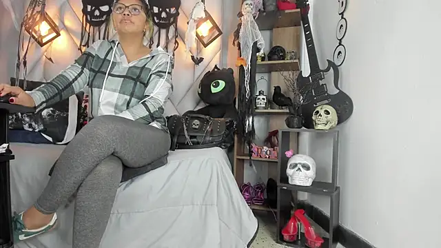 Snapshot of MirandaHaguen chatting on October 15, 9:50 pm MirandaHaguen online show from October 15, 9:50 pm