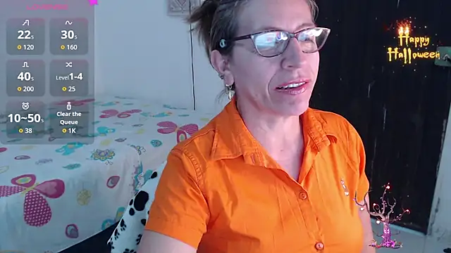 Snapshot of Chayla_Ruiz chatting on October 10, 9:09 pm Chayla Ruiz online show from October 10, 9:09 pm