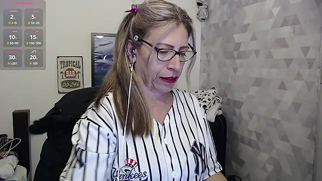 Snapshot of Chayla_Ruiz chatting on September 19, 7:35 pm Chayla Ruiz online show from September 19, 7:35 pm