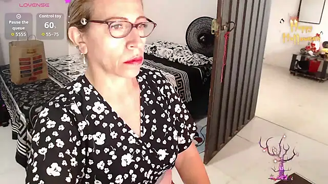 Snapshot of Chayla_Ruiz chatting on October 18, 7:37 pm Chayla Ruiz online show from October 18, 7:37 pm