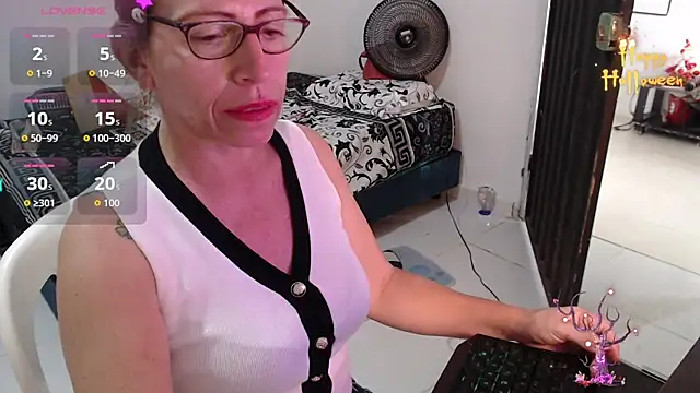 Snapshot of Chayla_Ruiz chatting on October 27, 7:52 pm Chayla Ruiz online show from October 27, 7:52 pm