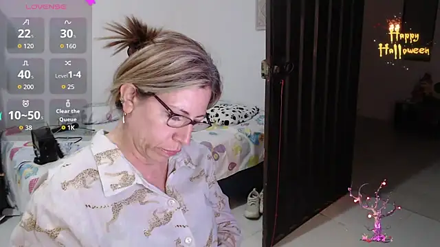 Snapshot of Chayla_Ruiz chatting on October 14, 10:56 pm Chayla Ruiz online show from October 14, 10:56 pm