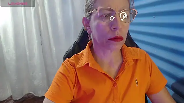 Chayla Ruiz online show from April 9, 2:11 pm