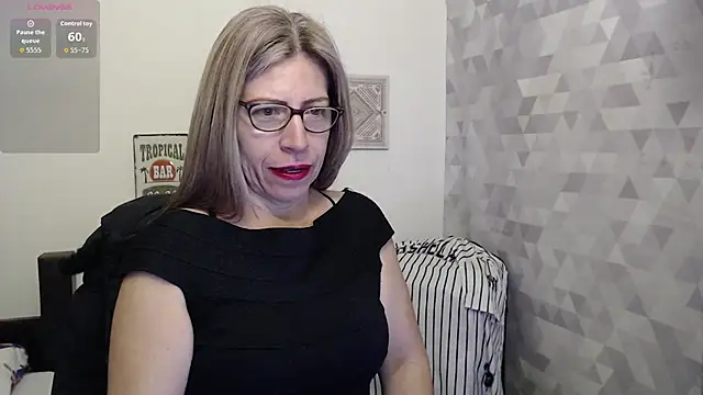 Snapshot of Chayla_Ruiz chatting on September 18, 9:19 am Chayla Ruiz online show from September 18, 9:19 am