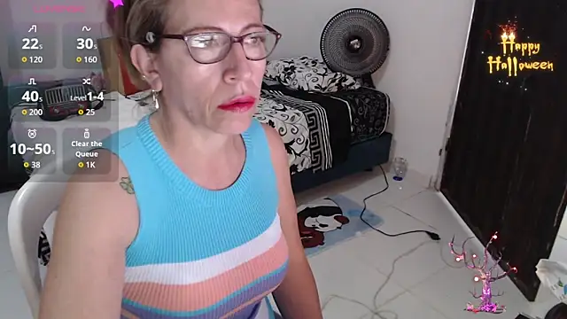 Snapshot of Chayla_Ruiz chatting on October 20, 8:01 pm Chayla Ruiz online show from October 20, 8:01 pm