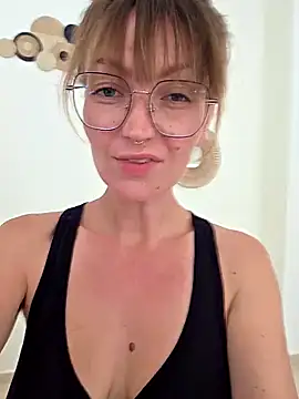 MissMialicious online show from October 3, 11:04 am