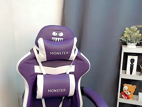 Snapshot of Baby_Zoee18 chatting on September 26, 8:45 am Baby Zoee18 online show from September 26, 8:45 am