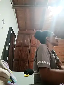 Snapshot of Bigassmommy_x chatting on October 20, 4:32 pm Bigassmommy x online show from October 20, 4:32 pm