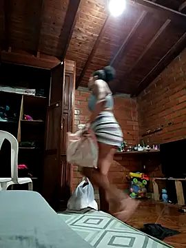 Snapshot of Bigassmommy_x chatting on October 29, 3:36 pm Bigassmommy x online show from October 29, 3:36 pm