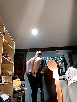 Snapshot of eatmeplease44 chatting on October 26, 8:04 pm eatmeplease44 online show from October 26, 8:04 pm