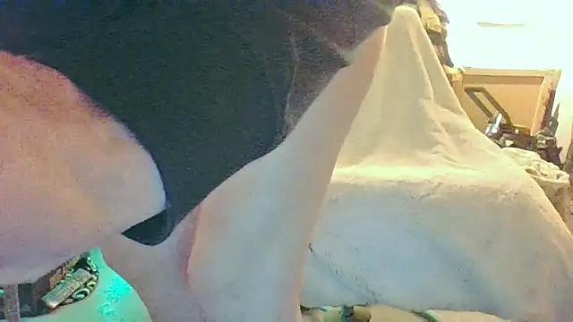 Snapshot of eatmeplease44 chatting on September 28, 11:10 pm eatmeplease44 online show from September 28, 11:10 pm