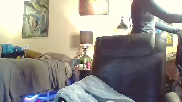 Snapshot of eatmeplease44 chatting on October 28, 11:38 am eatmeplease44 online show from October 28, 11:38 am