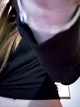 Snapshot of eatmeplease44 chatting on October 15, 4:59 am eatmeplease44 online show from October 15, 4:59 am