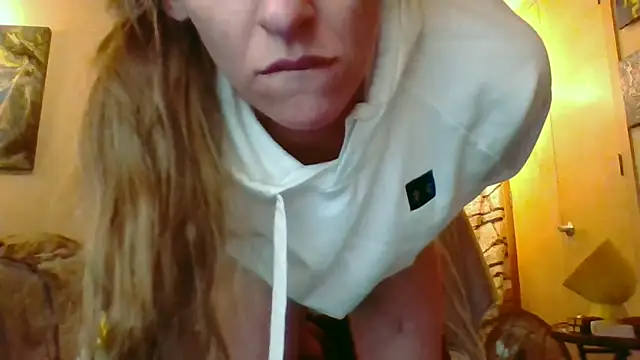 Snapshot of eatmeplease44 chatting on October 7, 3:38 pm eatmeplease44 online show from October 7, 3:38 pm