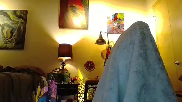 Snapshot of eatmeplease44 chatting on October 21, 2:15 am eatmeplease44 online show from October 21, 2:15 am