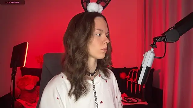 Snapshot of SharkyBaby chatting on October 4, 2:22 pm SharkyBaby online show from October 4, 2:22 pm