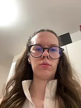 Snapshot of SharkyBaby chatting on October 7, 5:39 pm SharkyBaby online show from October 7, 5:39 pm