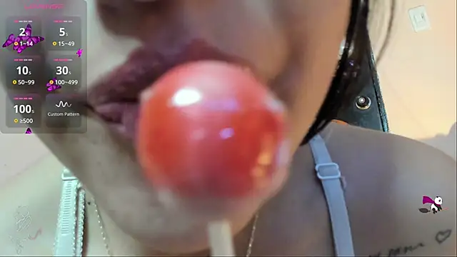 Snapshot of candymills1 chatting on October 29, 3:47 pm candymills1 online show from October 29, 3:47 pm