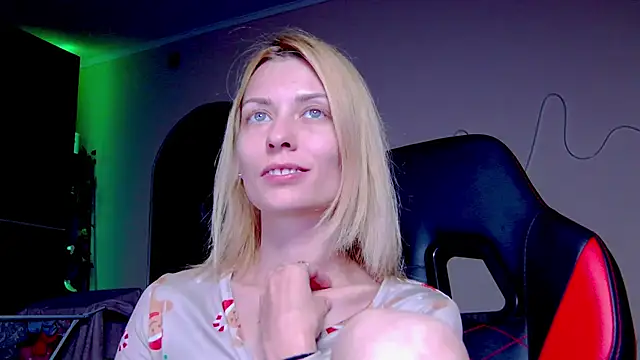 Snapshot of karo123421 chatting on October 5, 8:47 pm karo123421 online show from October 5, 8:47 pm