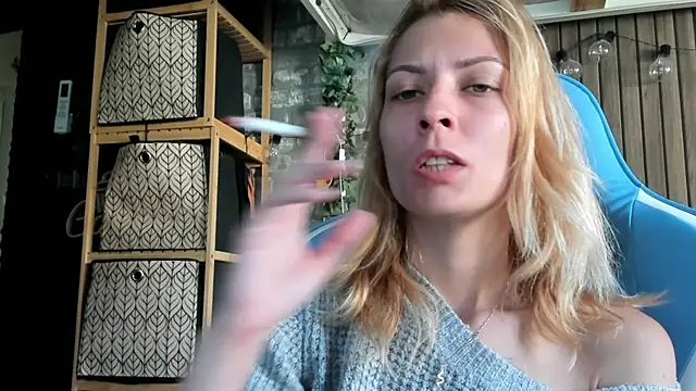 Snapshot of karo123421 chatting on September 23, 8:12 am karo123421 online show from September 23, 8:12 am