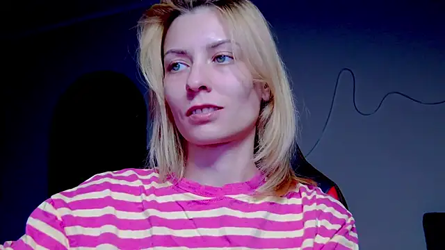 Snapshot of karo123421 chatting on October 2, 8:25 pm karo123421 online show from October 2, 8:25 pm