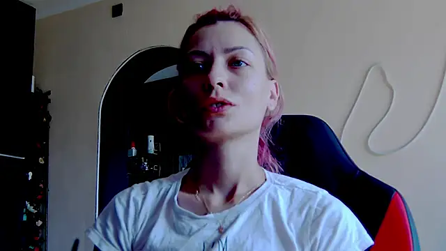 Snapshot of karo123421 chatting on October 19, 9:22 am karo123421 online show from October 19, 9:22 am