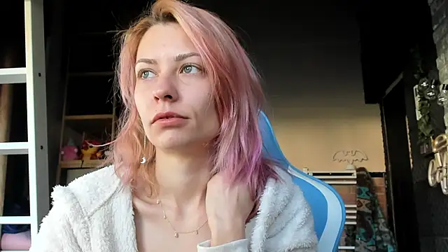 Snapshot of karo123421 chatting on October 29, 8:18 am karo123421 online show from October 29, 8:18 am