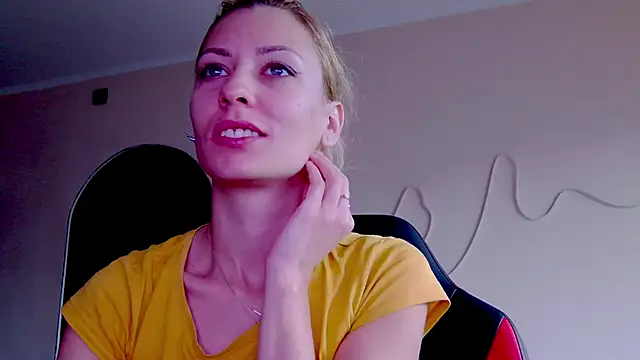 Snapshot of karo123421 chatting on October 15, 6:16 am karo123421 online show from October 15, 6:16 am