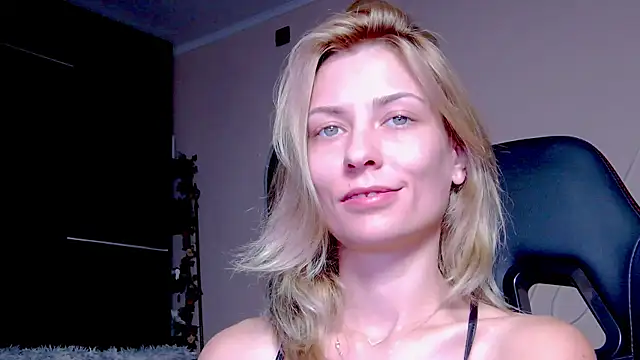 Snapshot of karo123421 chatting on October 7, 9:08 pm karo123421 online show from October 7, 9:08 pm