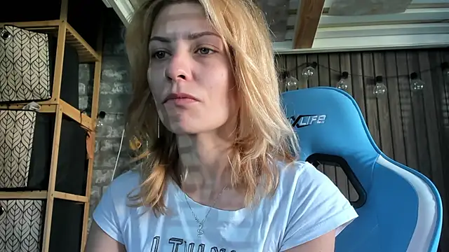 Snapshot of karo123421 chatting on September 20, 7:28 am karo123421 online show from September 20, 7:28 am