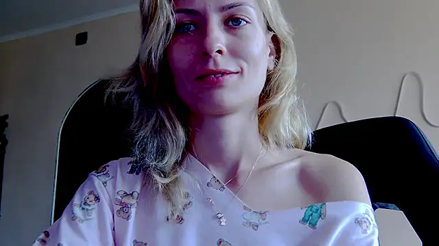 Snapshot of karo123421 chatting on October 17, 6:27 am karo123421 online show from October 17, 6:27 am