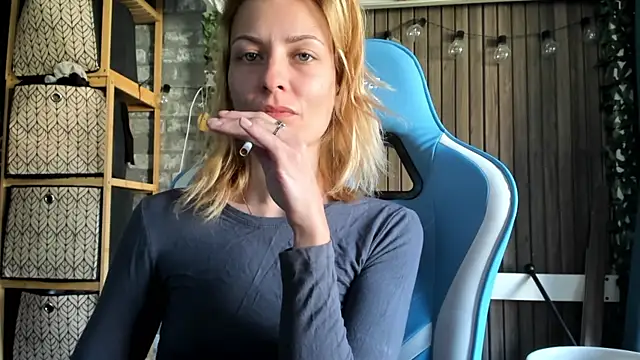 Snapshot of karo123421 chatting on September 22, 7:40 am karo123421 online show from September 22, 7:40 am