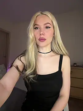 xDinnax online show from March 23, 10:10 am