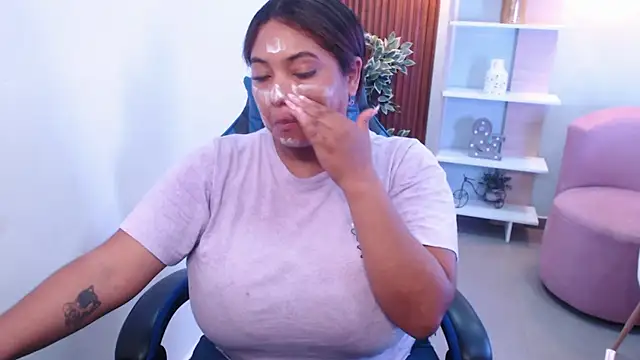 Snapshot of Kenya--Buhle chatting on September 12, 11:18 am Kenya--Buhle online show from September 12, 11:18 am