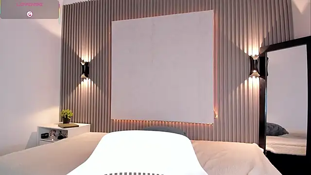Snapshot of Zafiiraa chatting on September 10, 1:44 pm Zafiiraa online show from September 10, 1:44 pm