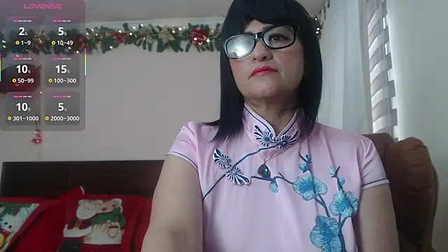 Snapshot of ISABEEL_SOFIA01 chatting on October 22, 12:32 pm ISABEEL SOFIA01 online show from October 22, 12:32 pm