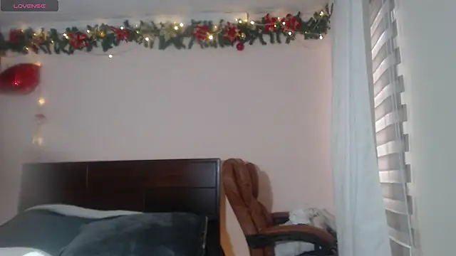 Snapshot of ISABEEL_SOFIA01 chatting on October 9, 8:57 pm ISABEEL SOFIA01 online show from October 9, 8:57 pm