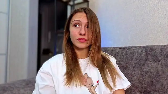 Snapshot of LovelyKatea chatting on October 12, 1:35 pm LovelyKatea online show from October 12, 1:35 pm